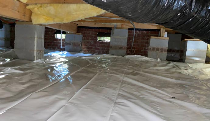 Crawl space with vapor barrier and HVAC system