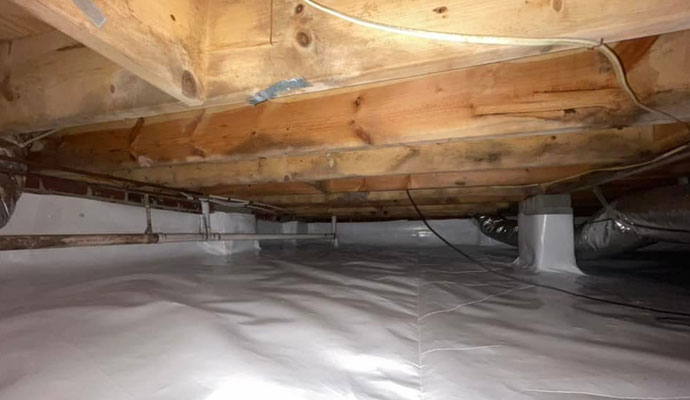 Clean encapsulated crawl space