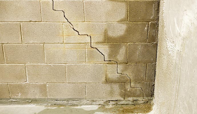 Leaking crack repair